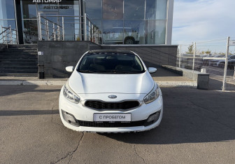 Подержанный автомобиль Kia Ceed Hatchback 2013 года (2 фото)