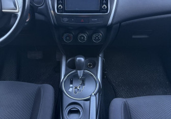 Подержанный автомобиль Mitsubishi ASX 2013 года (11 фото)