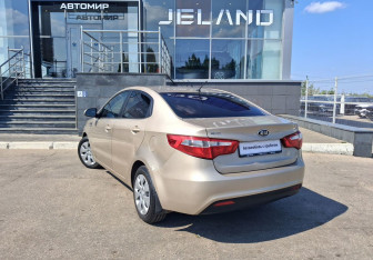 Подержанный автомобиль Kia Rio Sedan 2012 года (7 фото)