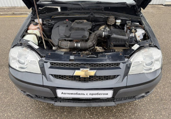 Подержанный автомобиль Chevrolet Niva 2013 года (13 фото)