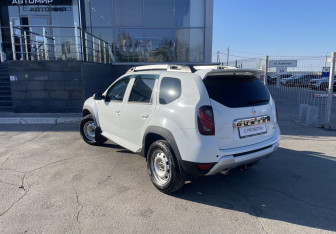 Подержанный автомобиль Renault Duster 2017 года (7 фото)