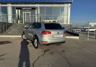 Подержанный автомобиль Volkswagen Touareg 2012 года (7 фото)