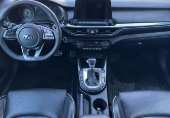 Подержанный автомобиль Kia Cerato Sedan 2021 года (10 фото)