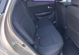 Подержанный автомобиль Kia Rio Sedan 2012 года (12 фото)