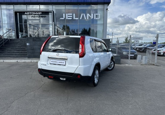 Подержанный автомобиль Nissan X-Trail 2014 года (5 фото)