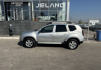 Подержанный автомобиль Renault Duster 2016 года (8 фото)