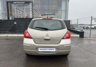 Подержанный автомобиль Nissan Tiida Hatchback 2011 года (6 фото)