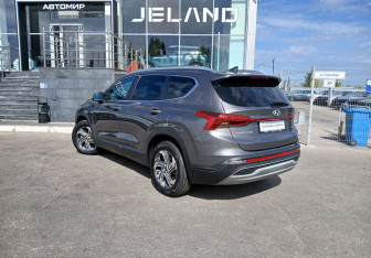 Подержанный автомобиль Hyundai Santa Fe 2021 года (7 фото)
