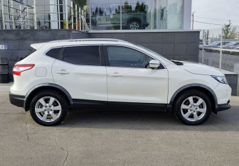 Подержанный автомобиль Nissan Qashqai 2015 года (4 фото)