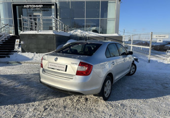 Подержанный автомобиль Skoda Rapid Liftback 2014 года (5 фото)