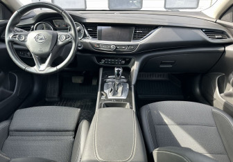 Подержанный автомобиль Opel Insignia Liftback 2018 года (10 фото)