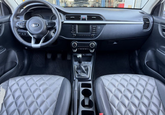 Подержанный автомобиль Kia Rio Sedan 2017 года (10 фото)