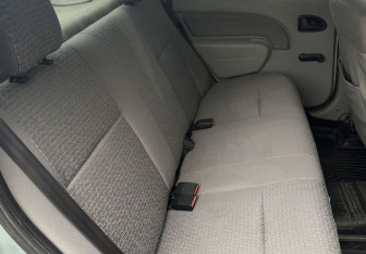 Подержанный автомобиль Renault Logan Sedan 2007 года (12 фото)