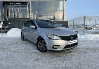 Подержанный автомобиль Kia Ceed Hatchback 2010 года (3 фото)