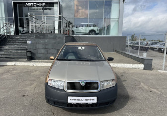 Подержанный автомобиль Skoda Fabia Hatchback 2001 года (2 фото)