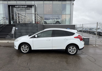 Подержанный автомобиль Ford Focus Hatchback 2012 года (8 фото)