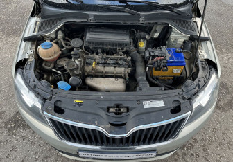 Подержанный автомобиль Skoda Rapid Wagon 2014 года (14 фото)