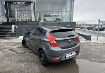 Подержанный автомобиль Hyundai Solaris Hatchback 2012 года (7 фото)
