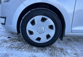 Подержанный автомобиль Skoda Rapid Liftback 2014 года (14 фото)