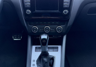 Подержанный автомобиль Skoda Octavia Liftback 2013 года (11 фото)
