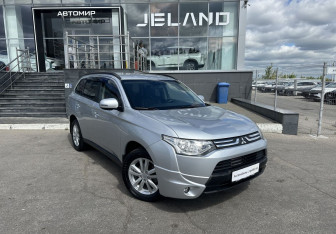 Подержанный автомобиль Mitsubishi Outlander 2014 года (3 фото)