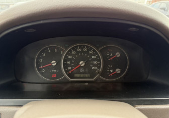 Подержанный автомобиль Kia Carnival 2004 года (9 фото)