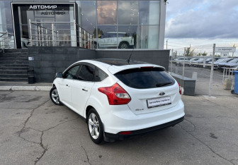 Подержанный автомобиль Ford Focus Hatchback 2013 года (7 фото)