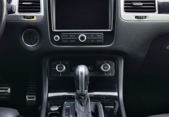Подержанный автомобиль Volkswagen Touareg 2016 года (11 фото)