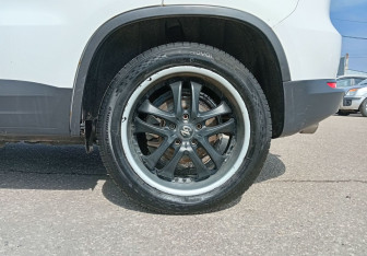 Подержанный автомобиль Volkswagen Tiguan 2012 года (14 фото)