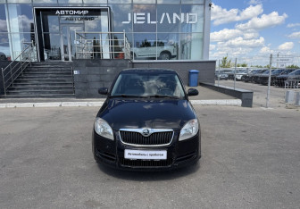 Подержанный автомобиль Skoda Fabia Hatchback 2008 года (2 фото)