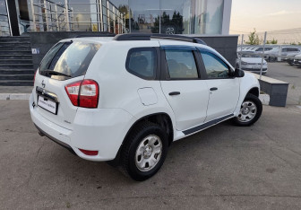 Подержанный автомобиль Nissan Terrano 2014 года (5 фото)