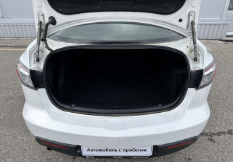 Подержанный автомобиль Mazda 3 Sedan 2011 года (13 фото)