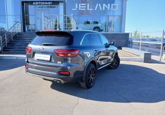 Подержанный автомобиль Kia Sorento 2018 года (5 фото)
