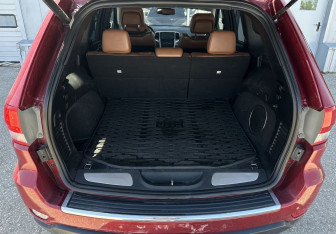 Подержанный автомобиль Jeep Grand Cherokee 2012 года (15 фото)