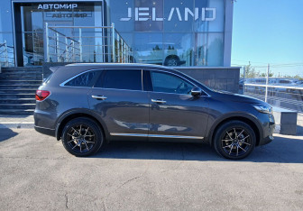 Подержанный автомобиль Kia Sorento 2018 года (4 фото)