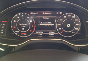 Подержанный автомобиль Audi Q7 2015 года (9 фото)