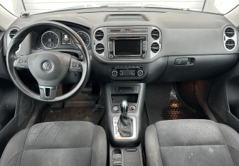 Подержанный автомобиль Volkswagen Tiguan 2015 года (10 фото)