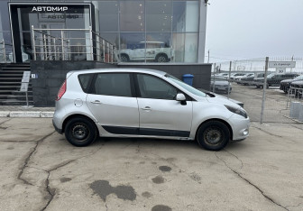 Подержанный автомобиль Renault Scenic 2010 года (4 фото)