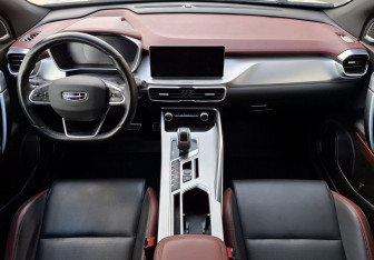 Подержанный автомобиль Geely Coolray 2022 года (10 фото)