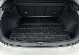 Подержанный автомобиль Volkswagen Tiguan 2021 года (15 фото)