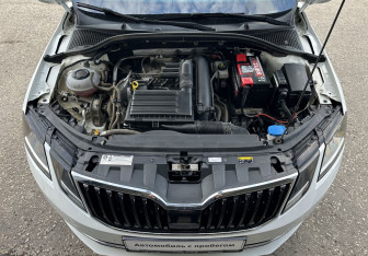 Подержанный автомобиль Skoda Octavia Liftback 2020 года (13 фото)