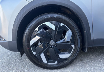 Подержанный автомобиль Omoda C7 2025 года (14 фото)