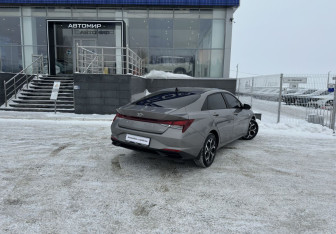 Подержанный автомобиль Hyundai Elantra Sedan 2021 года (5 фото)