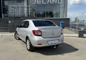 Подержанный автомобиль Renault Logan Sedan 2015 года (7 фото)