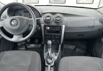 Подержанный автомобиль Nissan Almera Sedan 2014 года (10 фото)