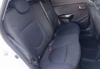 Подержанный автомобиль Kia Rio Hatchback 2016 года (12 фото)