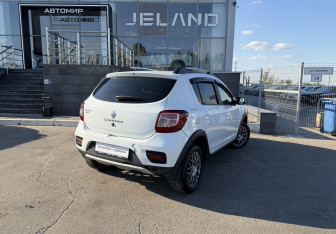 Подержанный автомобиль Renault Sandero 2019 года (5 фото)