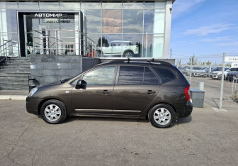 Подержанный автомобиль Kia Carens 2010 года (8 фото)