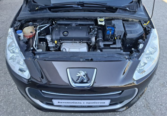 Подержанный автомобиль Peugeot 308 Hatchback 2012 года (13 фото)