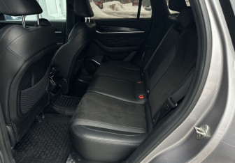 Подержанный автомобиль Geely Monjaro 2024 года (12 фото)